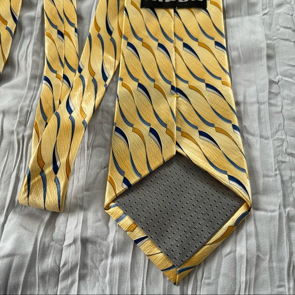 ⭐️ 2 for $10!! ⭐️ Men’s Albert Nipon Necktie - Picture 9 of 11